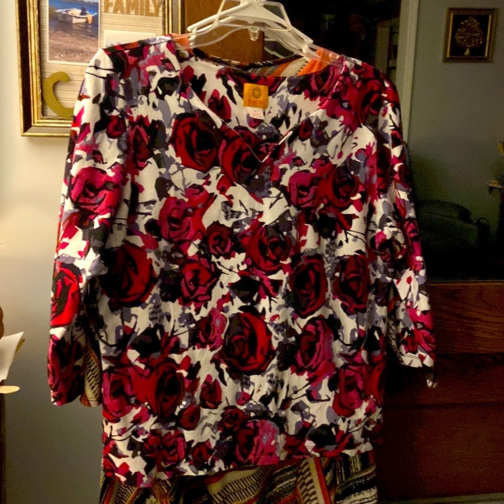 Ruby Road Rose XL colored top lightly dusted with sequins. Excellent Condition
